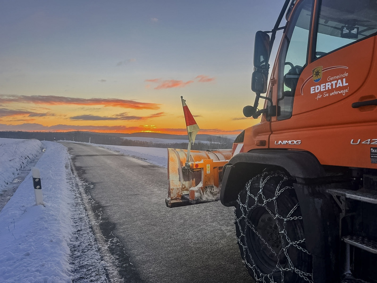 Featured image for “Winterdienst: Sicher unterwegs auf Gehwegen und Straßen”