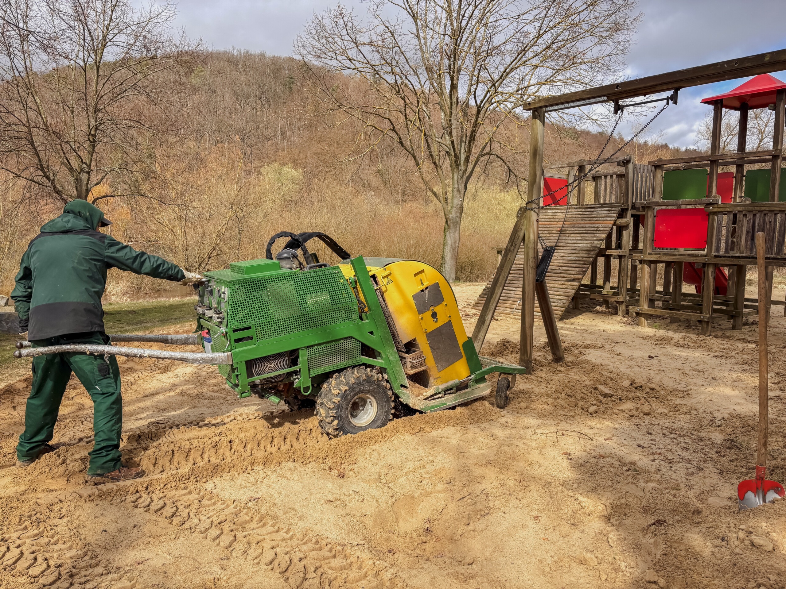 Featured image for “Saubere Spielplätze in Edertal: Nachhaltige Sandreinigung sorgt für mehr Sicherheit”